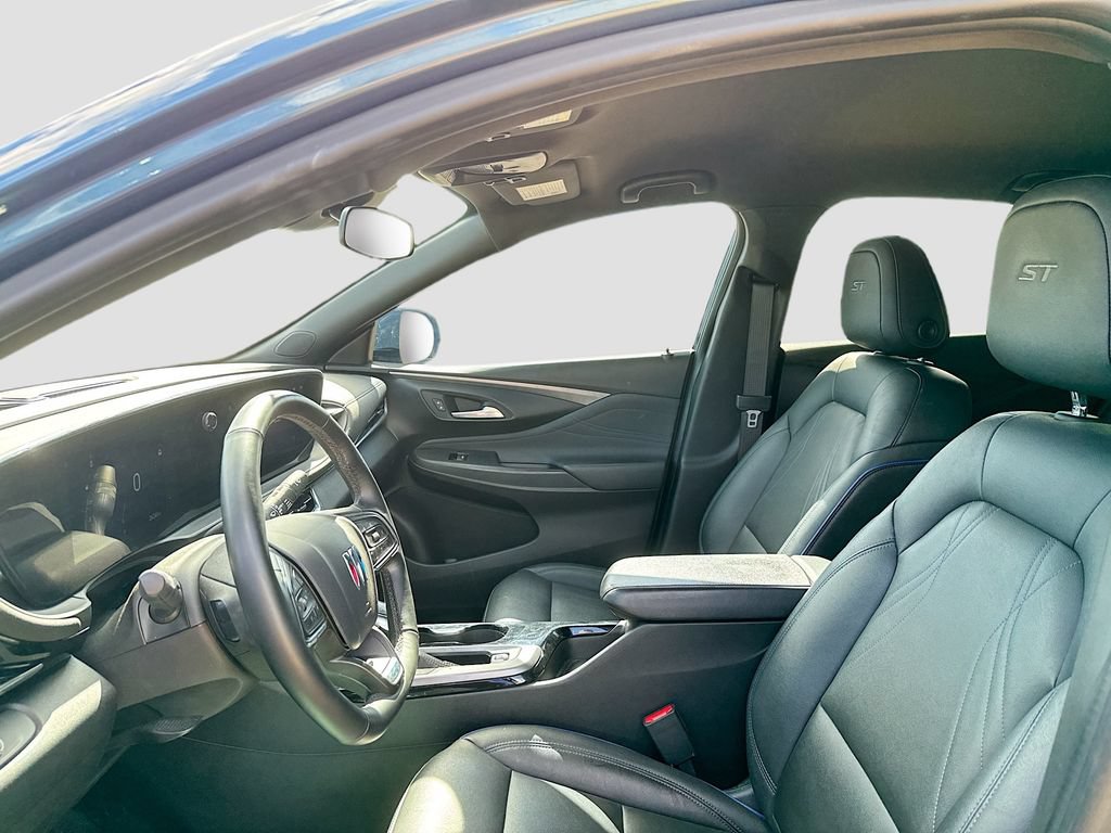 Used 2025 Buick Envista Sport Touring w/ Convenience I Package FWD image 10