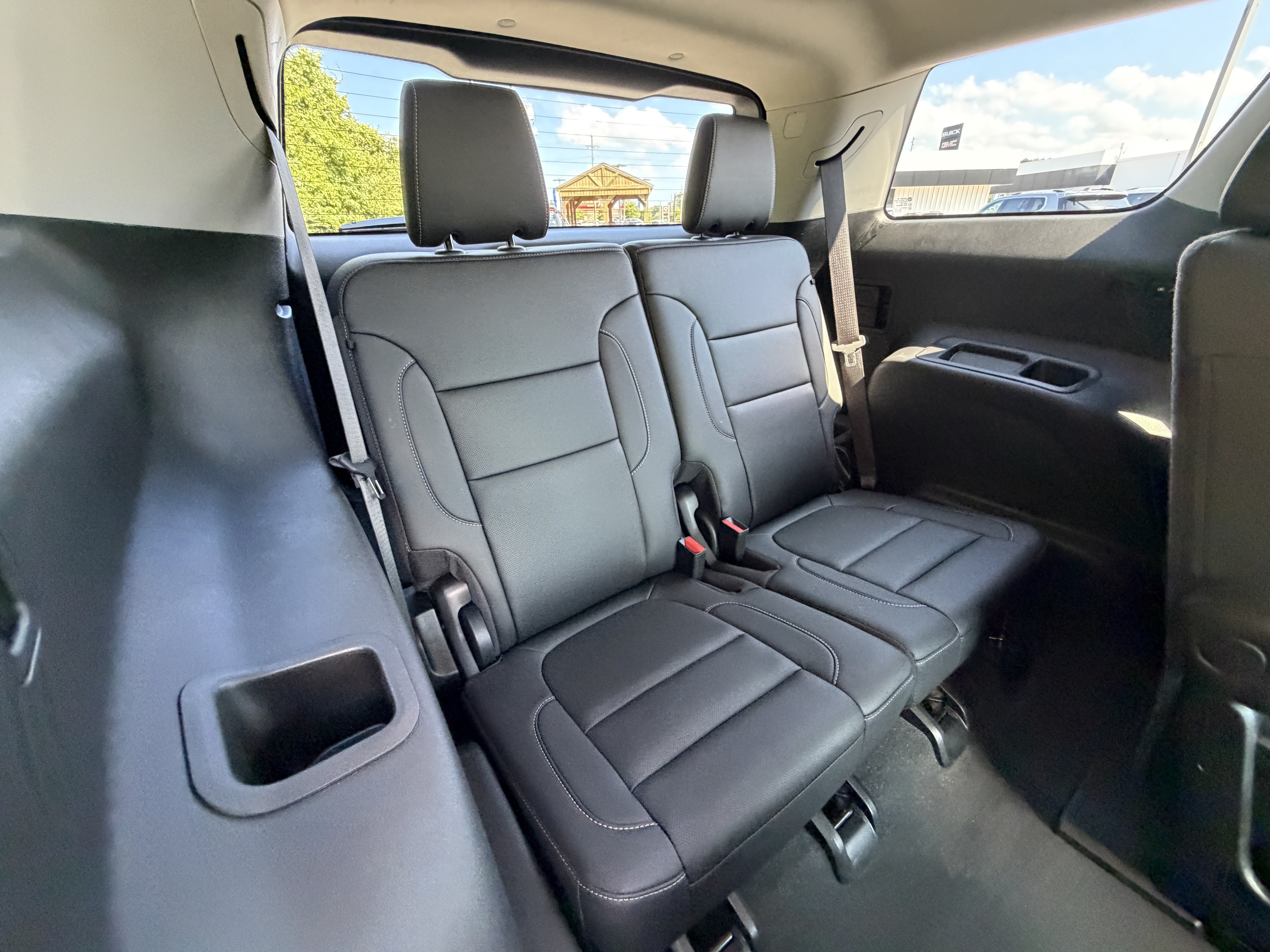 Used 2023 GMC Acadia SLT FWD image 16