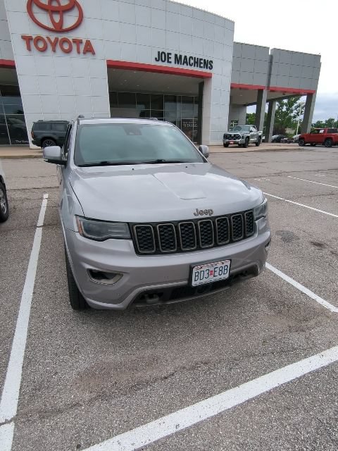 Used 2017 Jeep Grand Cherokee Limited 75th Anniversary AWD/4WD image 6