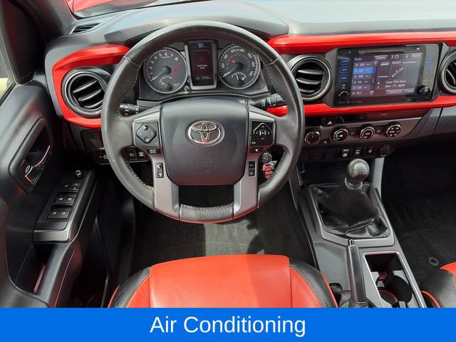 Used 2018 Toyota Tacoma TRD Sport AWD/4WD image 10