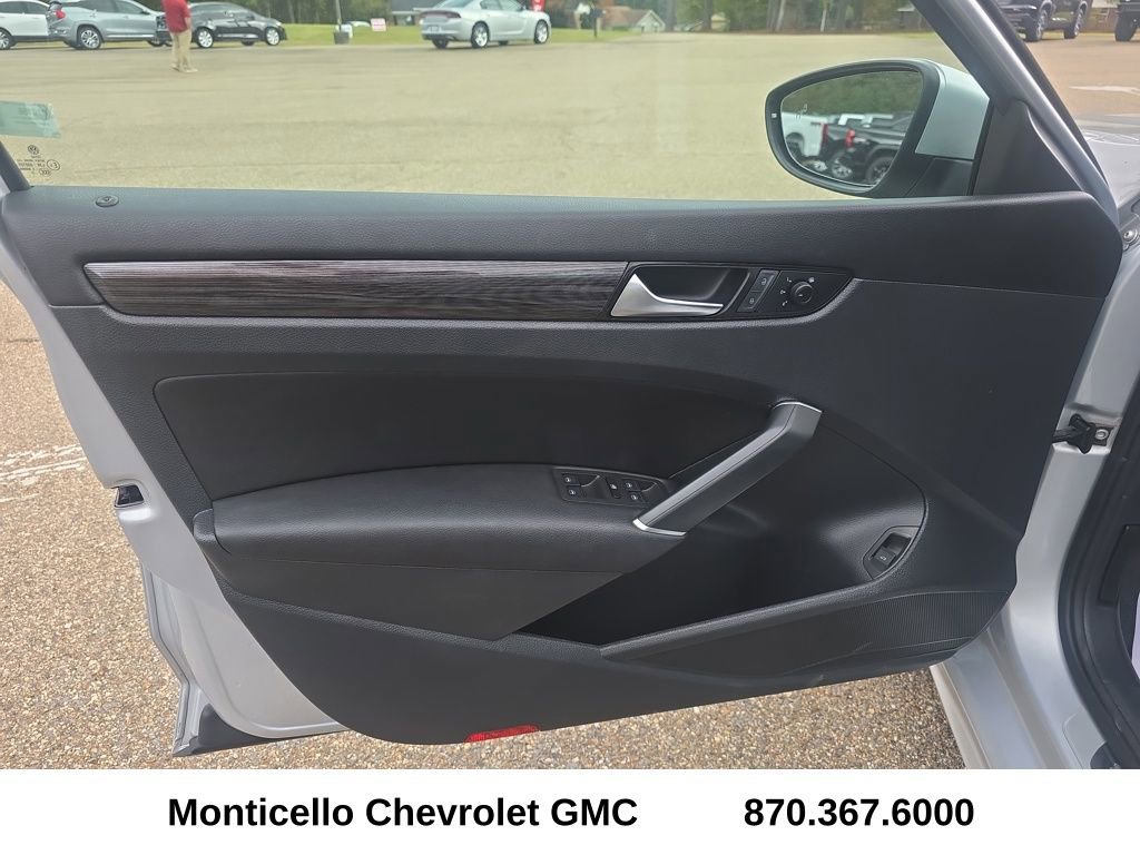 Used 2020 Volkswagen Passat 2.0T R-Line image 20