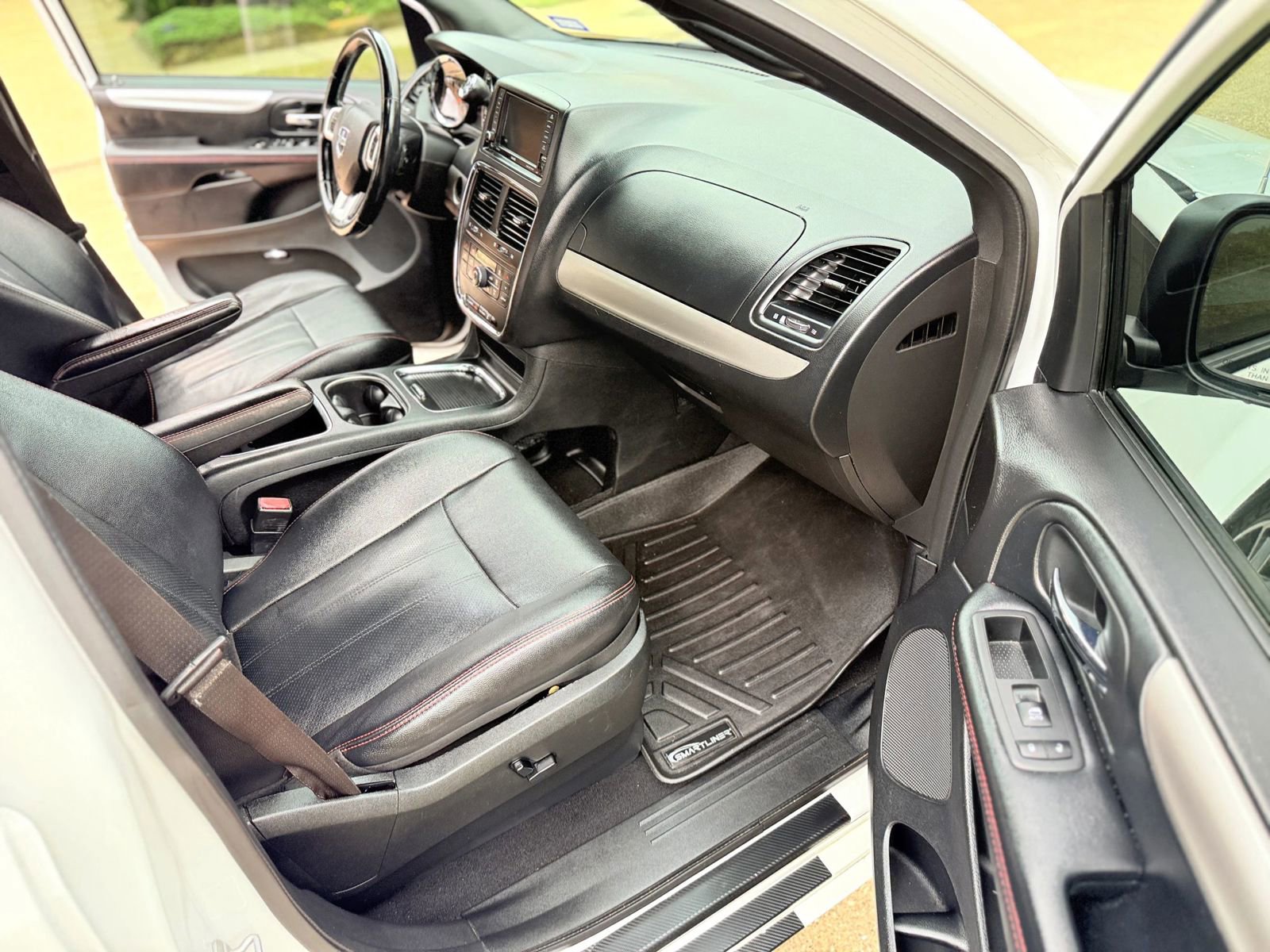 Used 2019 Dodge Grand Caravan GT image 9