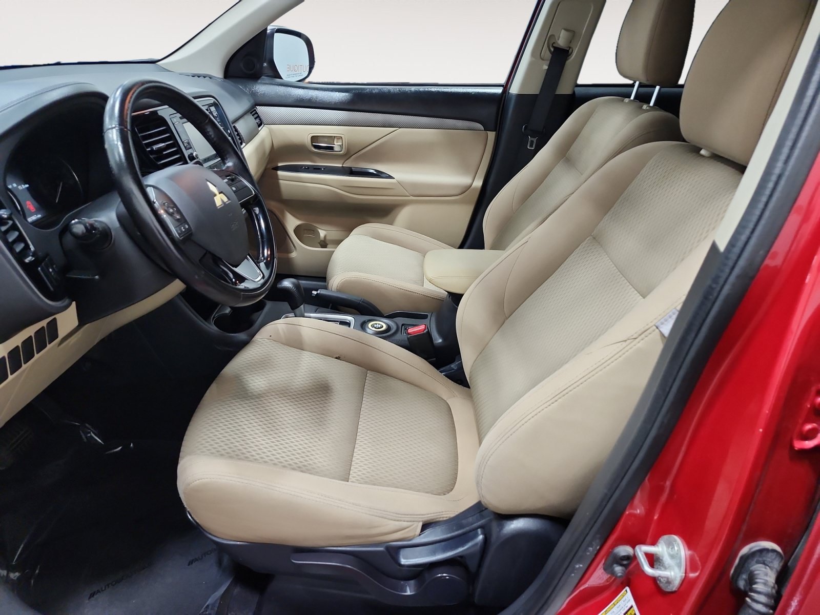 Used 2016 Mitsubishi Outlander SE AWD/4WD image 9