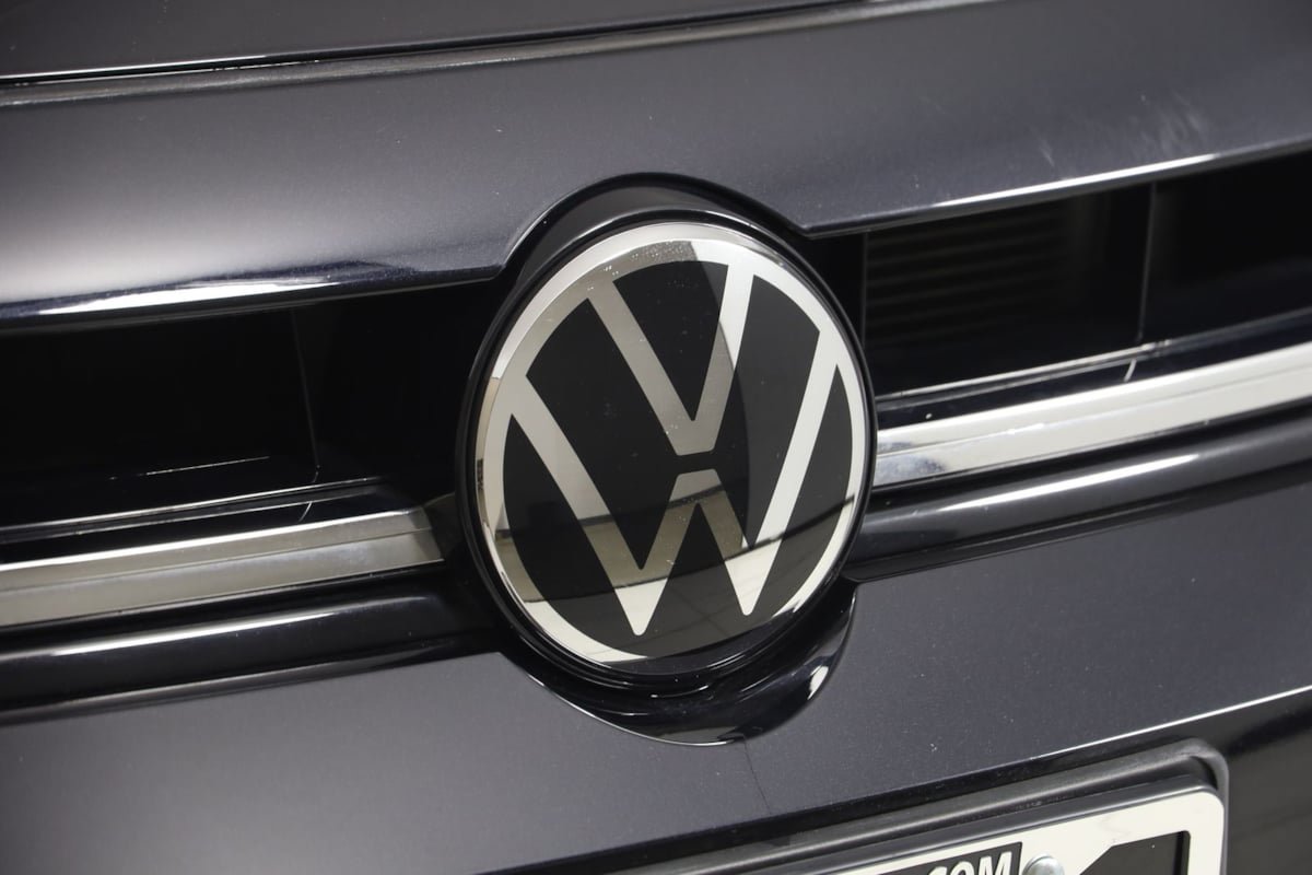 Used 2025 Volkswagen Jetta SE w/ Sunroof Package FWD image 17