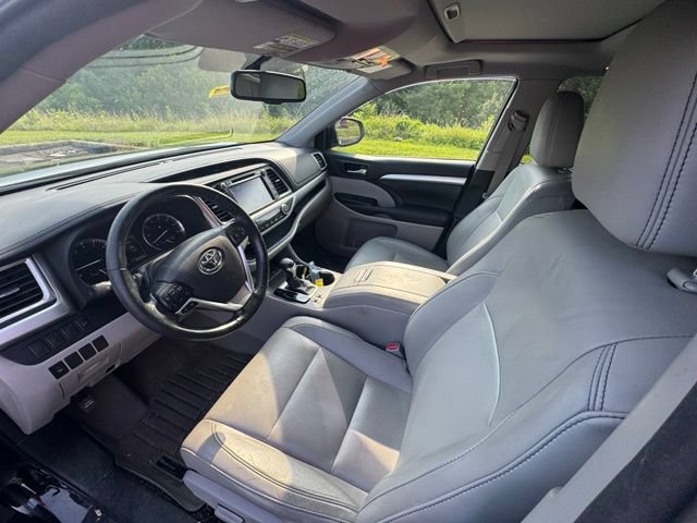 Used 2015 Toyota Highlander XLE AWD/4WD image 16