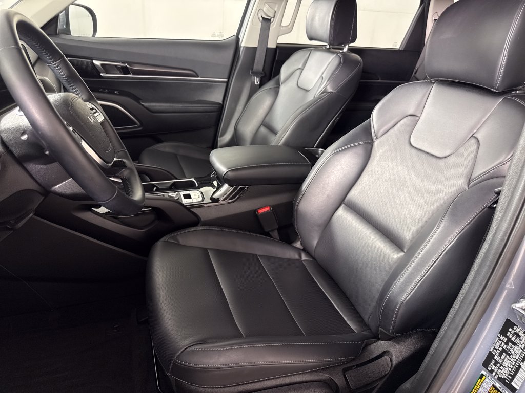 Used 2025 Kia Telluride LX FWD image 11