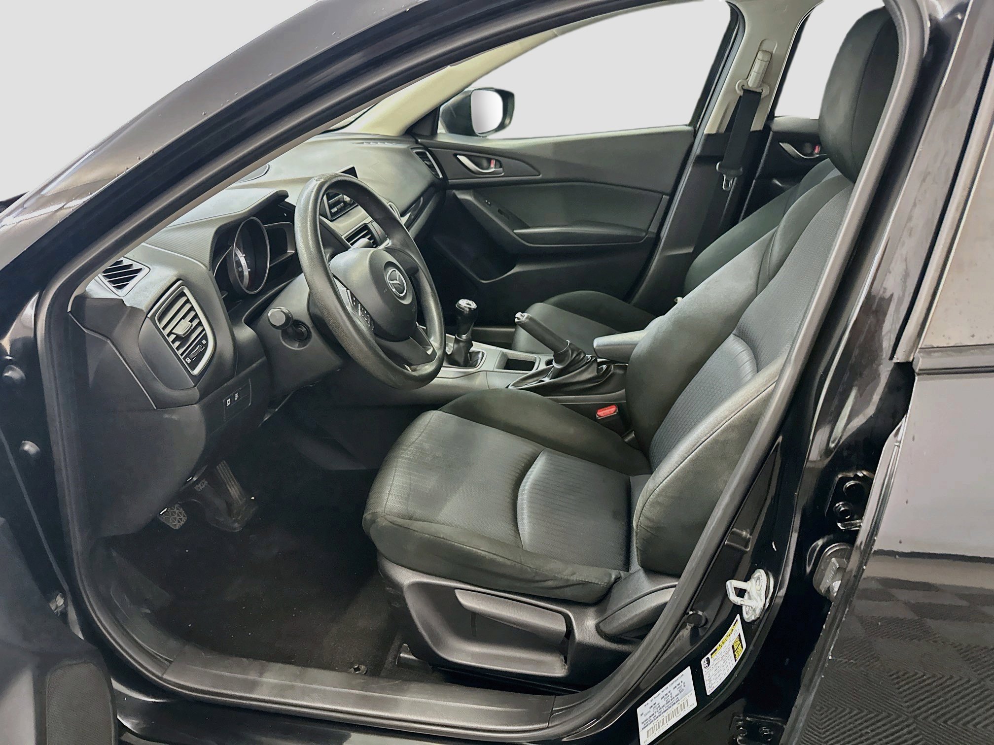 Used 2014 MAZDA MAZDA3 i SV FWD image 13