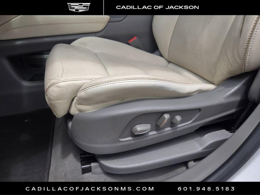 Used 2017 Cadillac XT5 Premium Luxury w/ Driver Assist Package FWD image 9