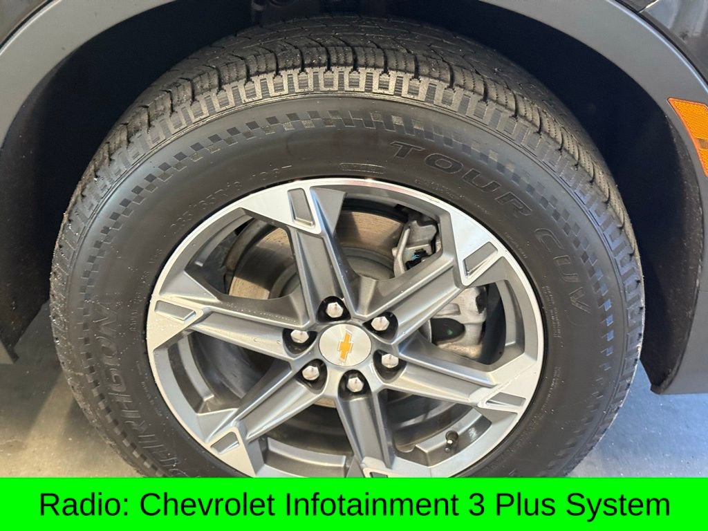 Used 2025 Chevrolet Blazer LT image 2