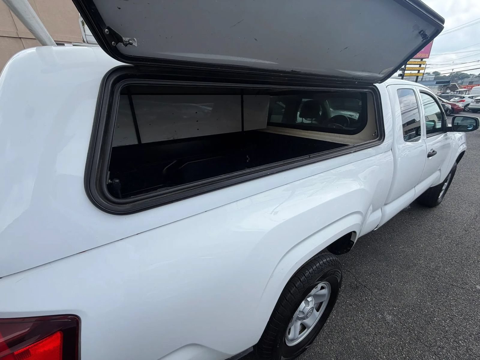 Used 2019 Toyota Tacoma SR RWD image 18
