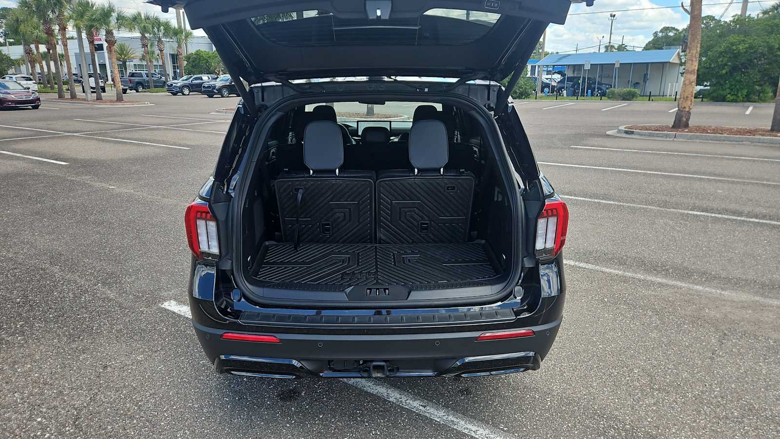 Used 2025 Ford Explorer ST-Line w/ ST-Line Street Pack AWD/4WD image 20