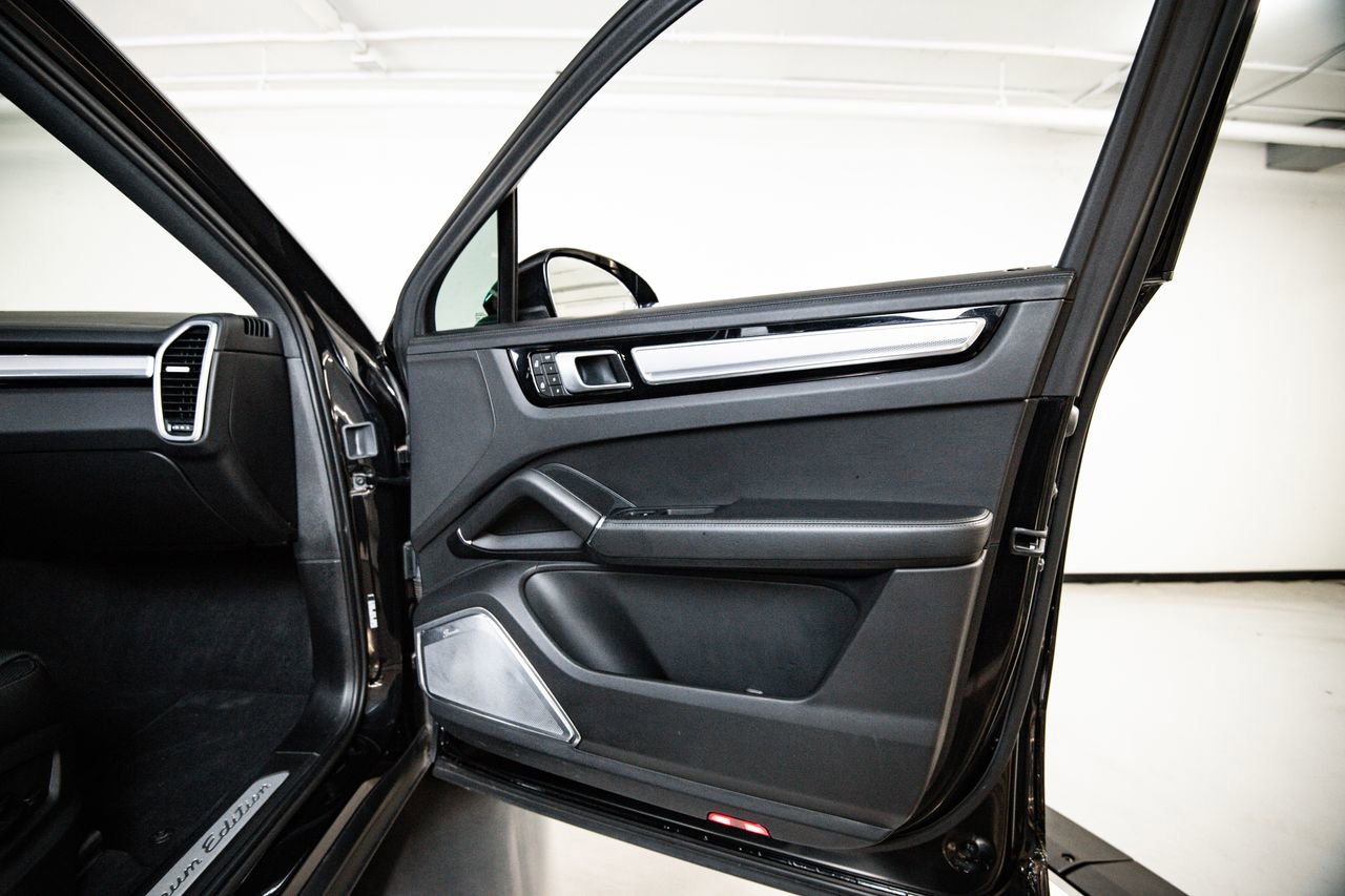 Used 2022 Porsche Cayenne Platinum Edition AWD/4WD image 27
