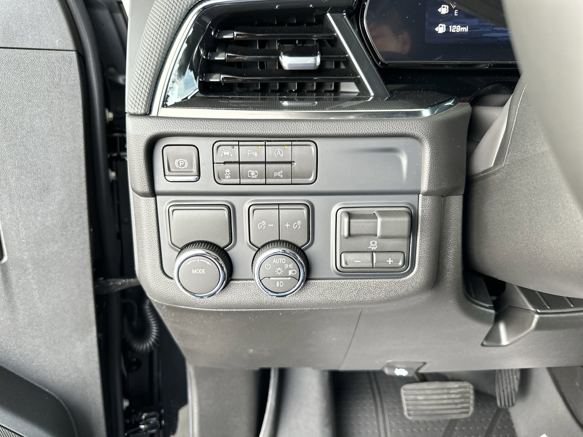 New 2026 Chevrolet Suburban RST w/ Comfort Package RWD image 18