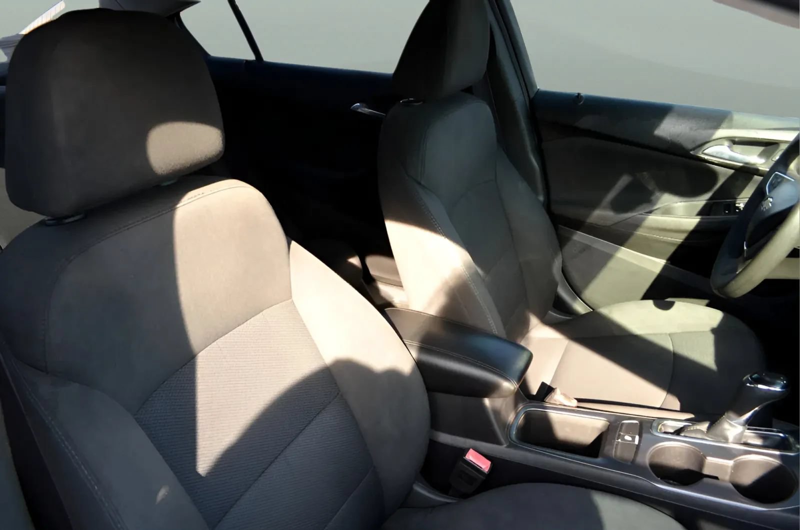 Used 2017 Chevrolet Cruze LT FWD image 16