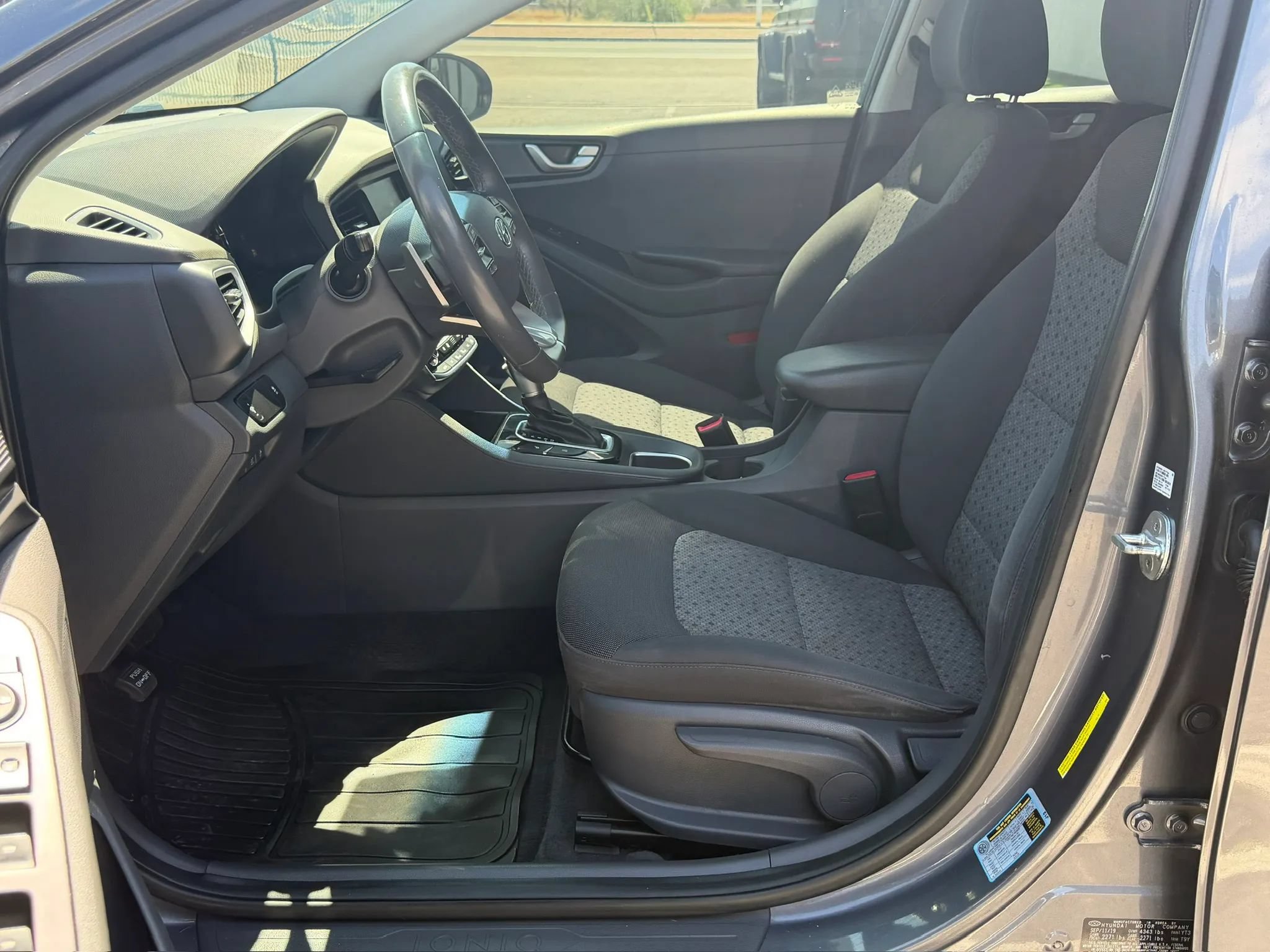 Used 2019 Hyundai Ioniq Plug-In Hybrid FWD image 15