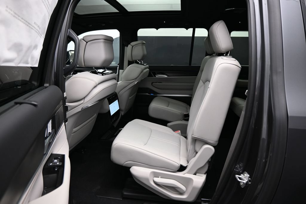 New 2026 Jeep Grand Wagoneer L Summit AWD/4WD image 30