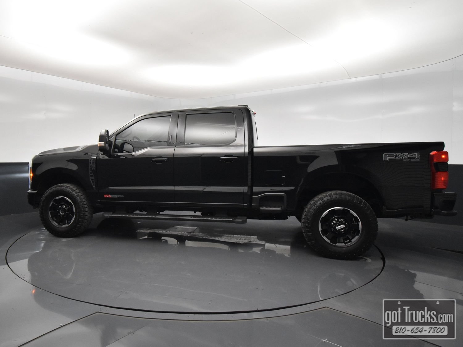 Used 2023 Ford F250 Lariat w/ Lariat Ultimate Package AWD/4WD image 3