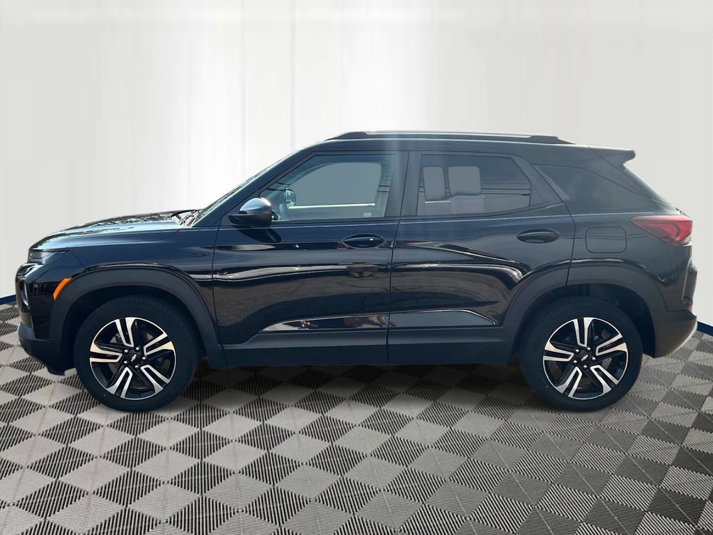 Used 2023 Chevrolet TrailBlazer LT w/ Convenience Package AWD/4WD image 2