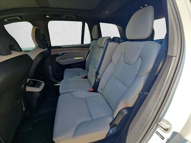 Used 2025 Volvo XC90 B5 Core w/ Climate Package AWD/4WD image 18