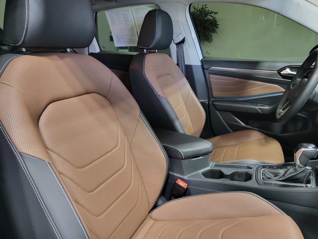 Used 2025 Volkswagen Jetta SEL FWD image 16