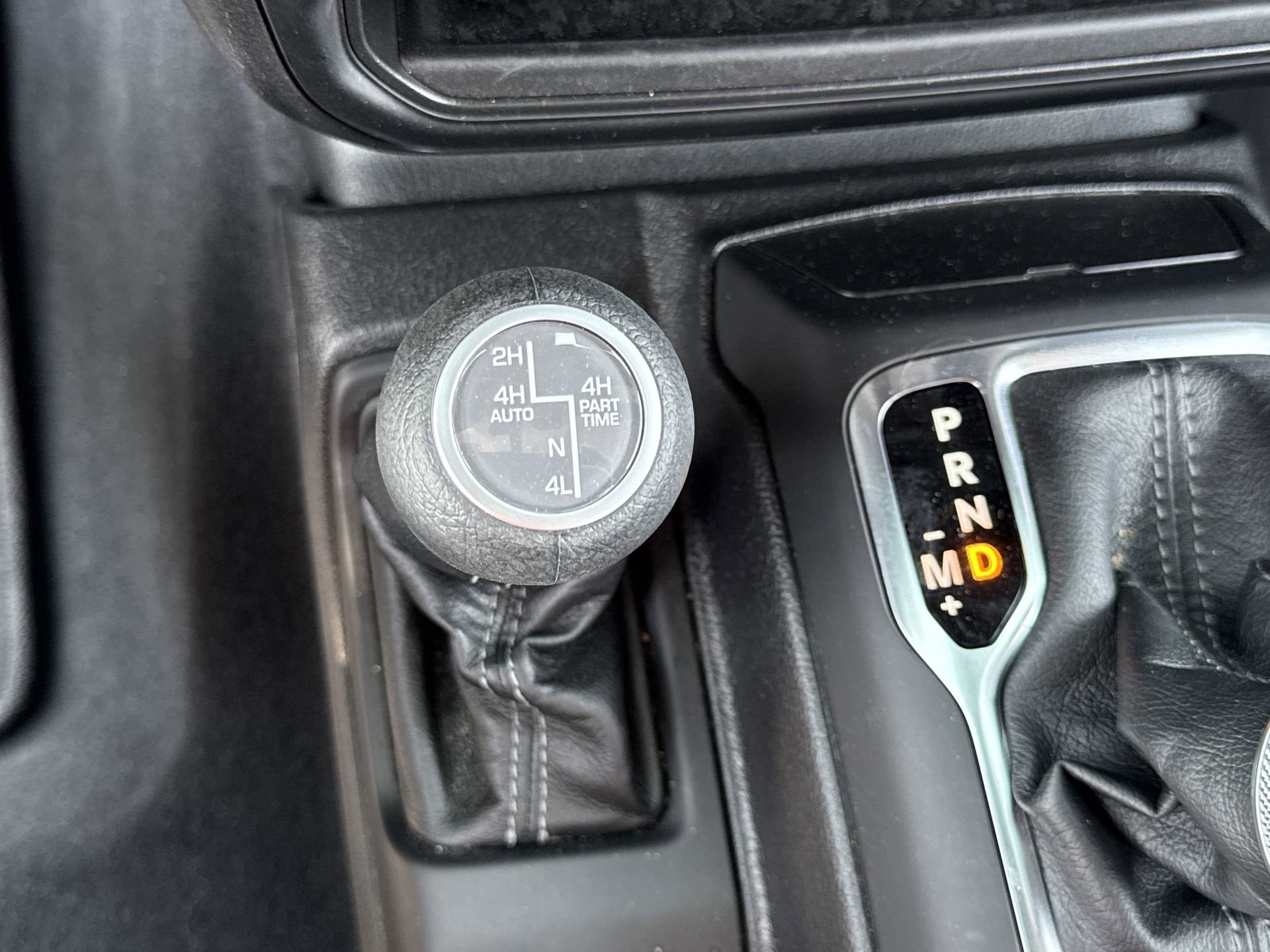 Used 2025 Jeep Wrangler Unlimited Sahara w/ Safety Group AWD/4WD image 7