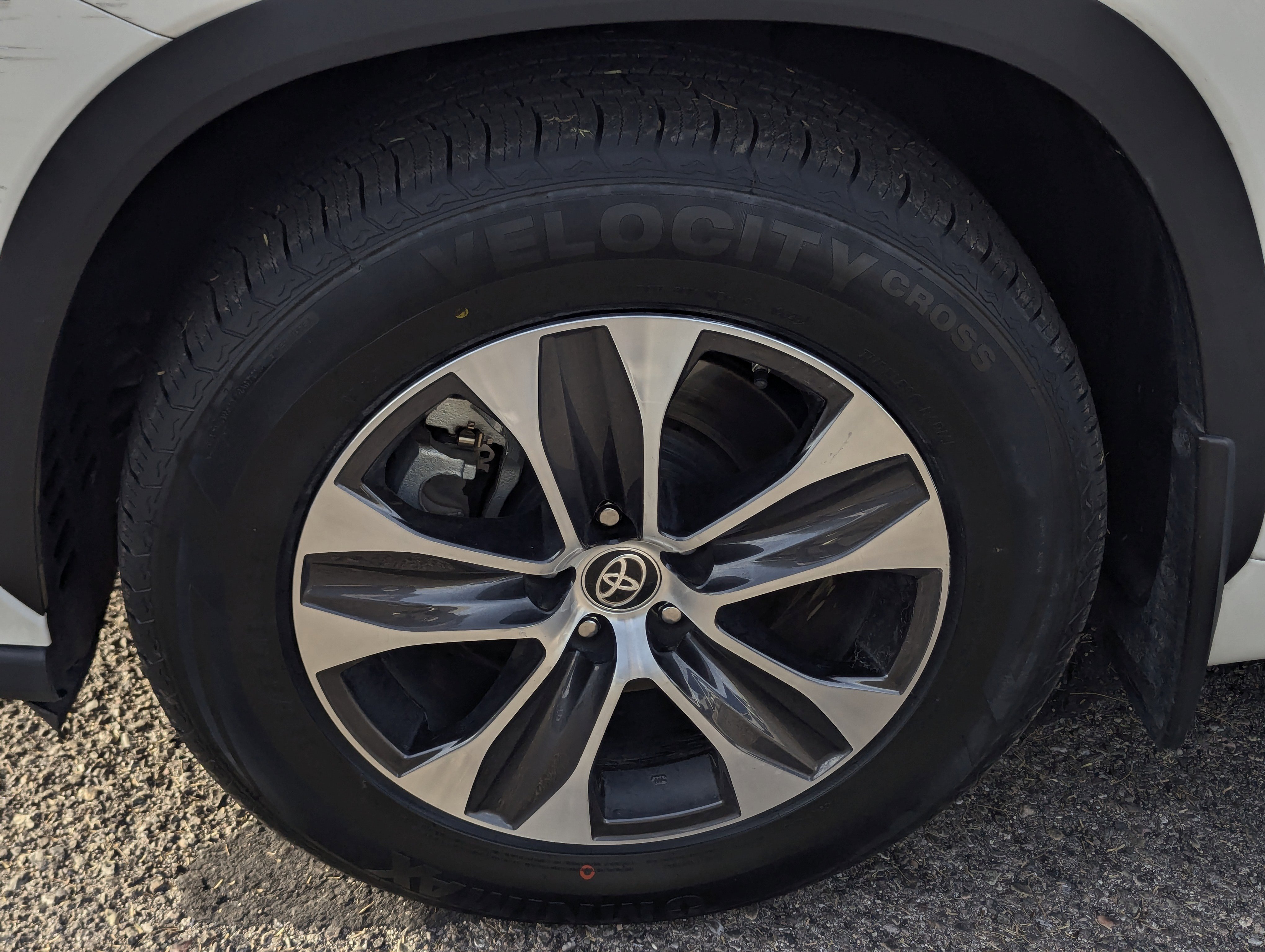 Used 2020 Toyota Highlander XLE image 7