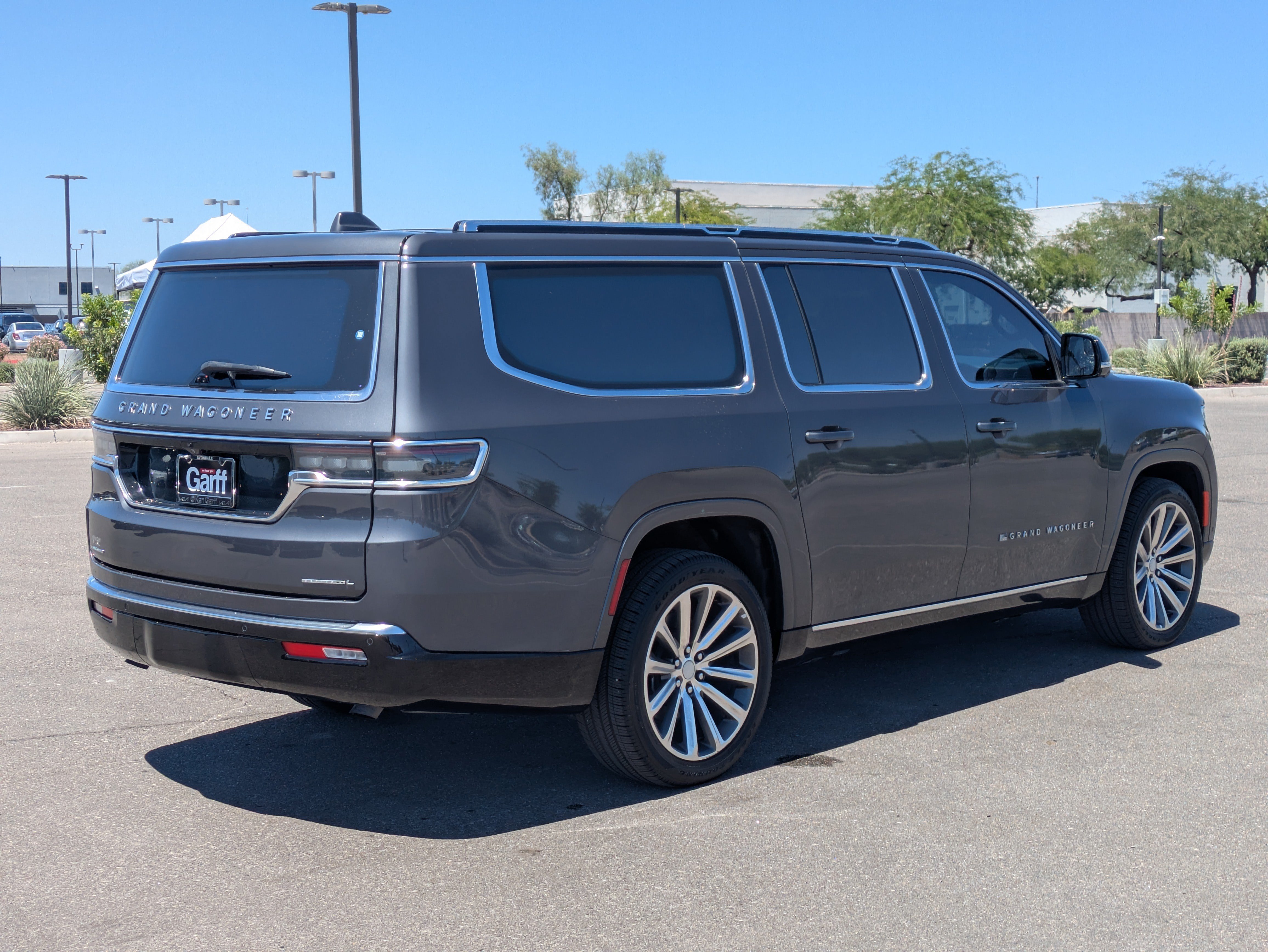 Used 2023 Jeep Grand Wagoneer L Series II w/ Premium Group II AWD/4WD image 5