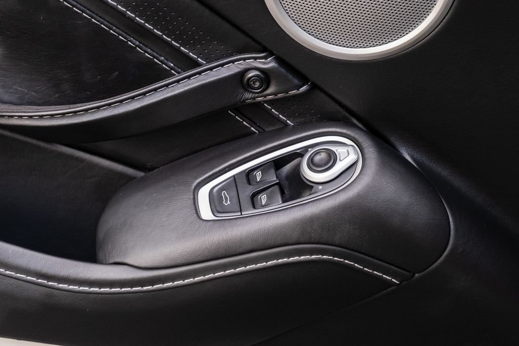 Used 2019 Aston Martin V8 Vantage Coupe RWD image 20