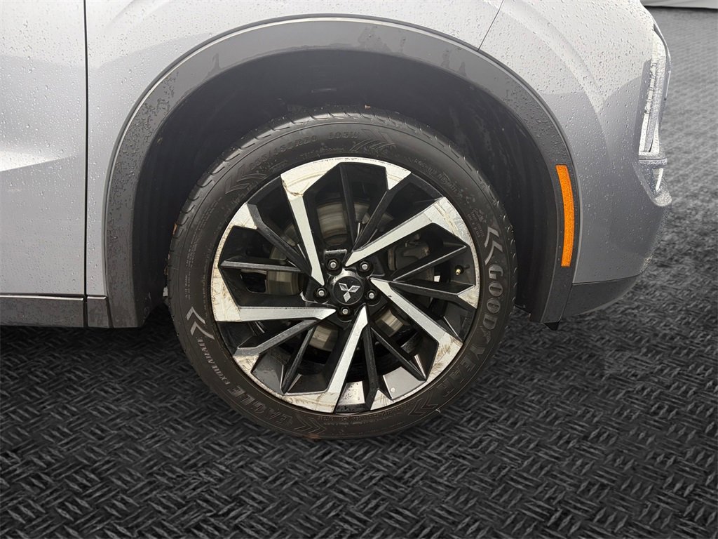 Used 2022 Mitsubishi Outlander SE image 11