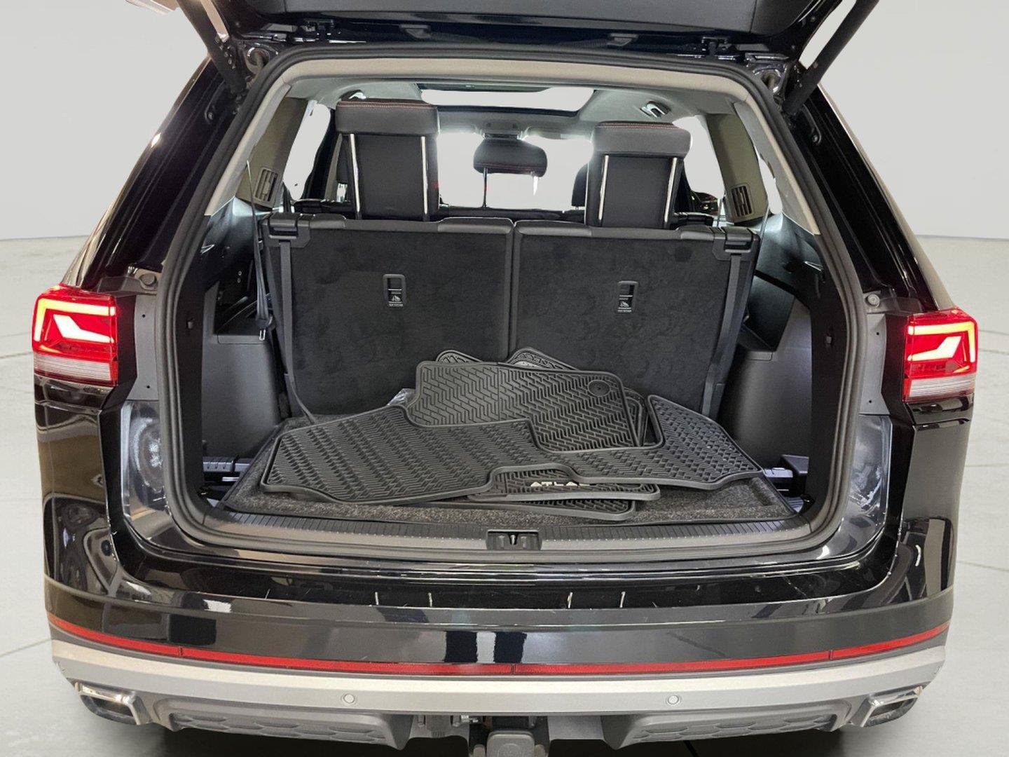 Used 2024 Volkswagen Atlas Peak Edition SE AWD/4WD image 8