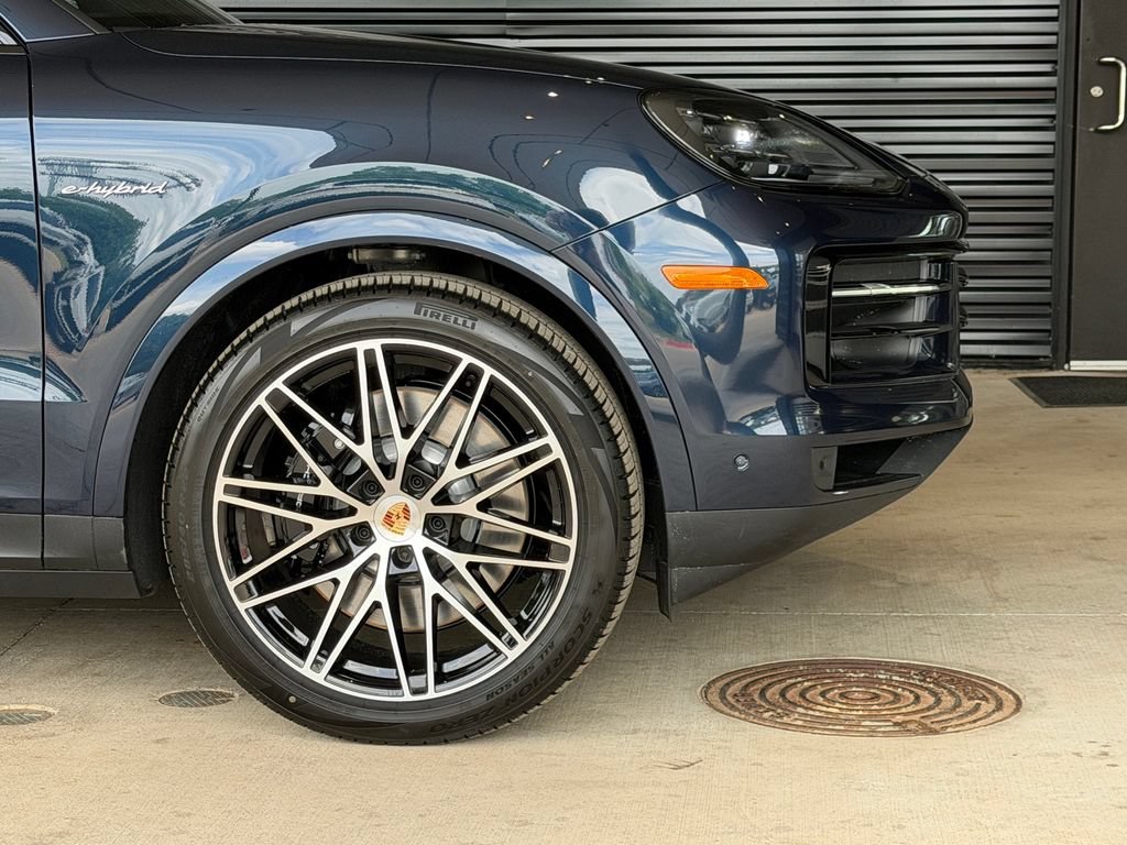 New 2026 Porsche Cayenne S AWD/4WD image 12