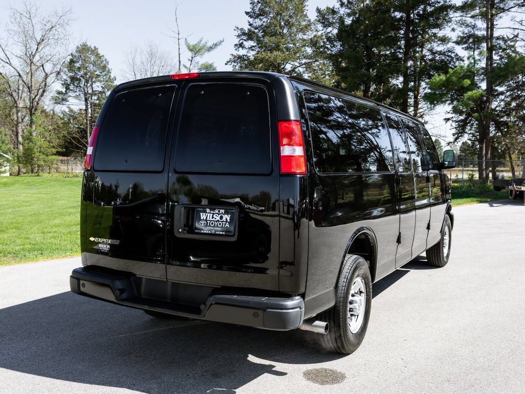 Used 2025 Chevrolet Express 3500 LS RWD image 4