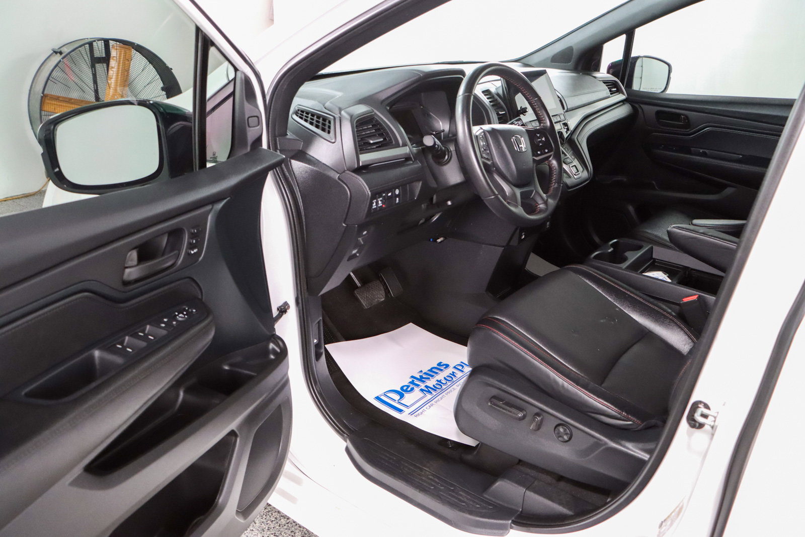 Used 2024 Honda Odyssey Sport image 3