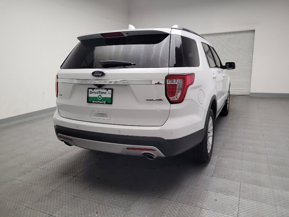 Used 2016 Ford Explorer XLT image 7
