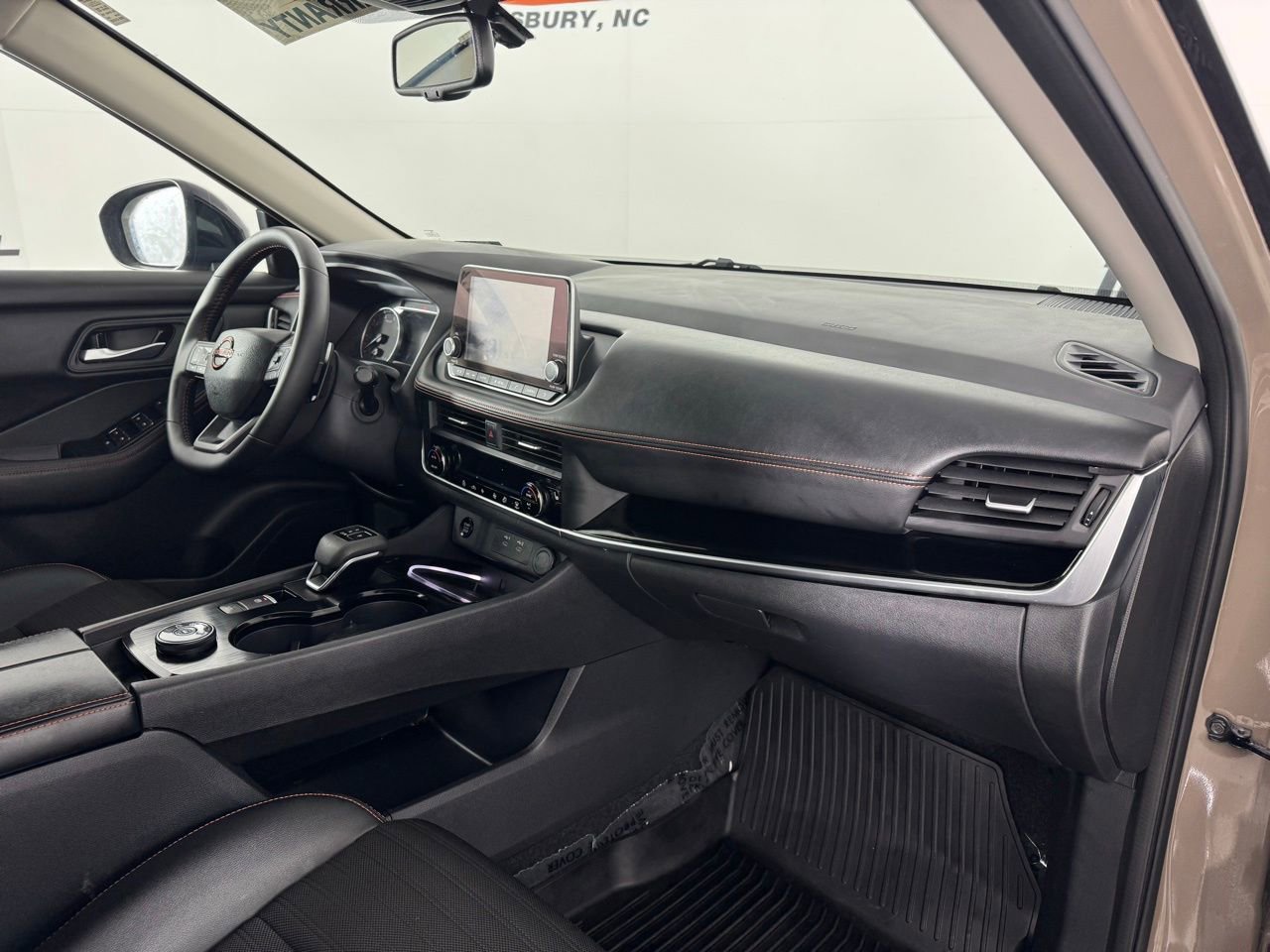 Used 2025 Nissan Rogue SV w/ Rock Creek Premium Package image 31