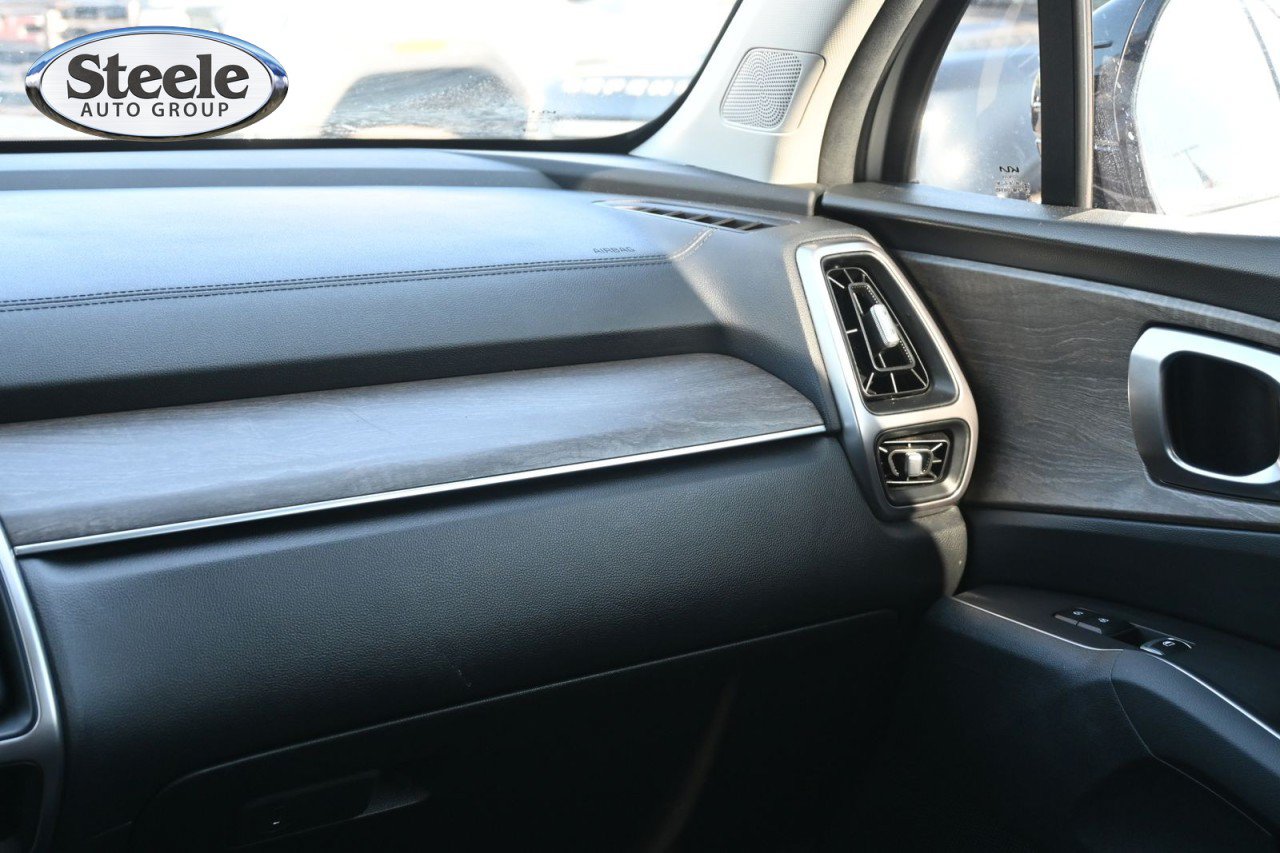 Used 2023 Kia Sorento EX w/ Panoramic Sunroof Package FWD image 8