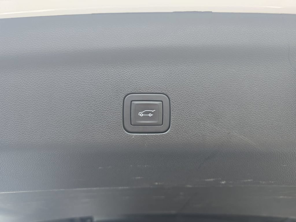 Used 2025 Chevrolet Tahoe LT AWD/4WD image 12