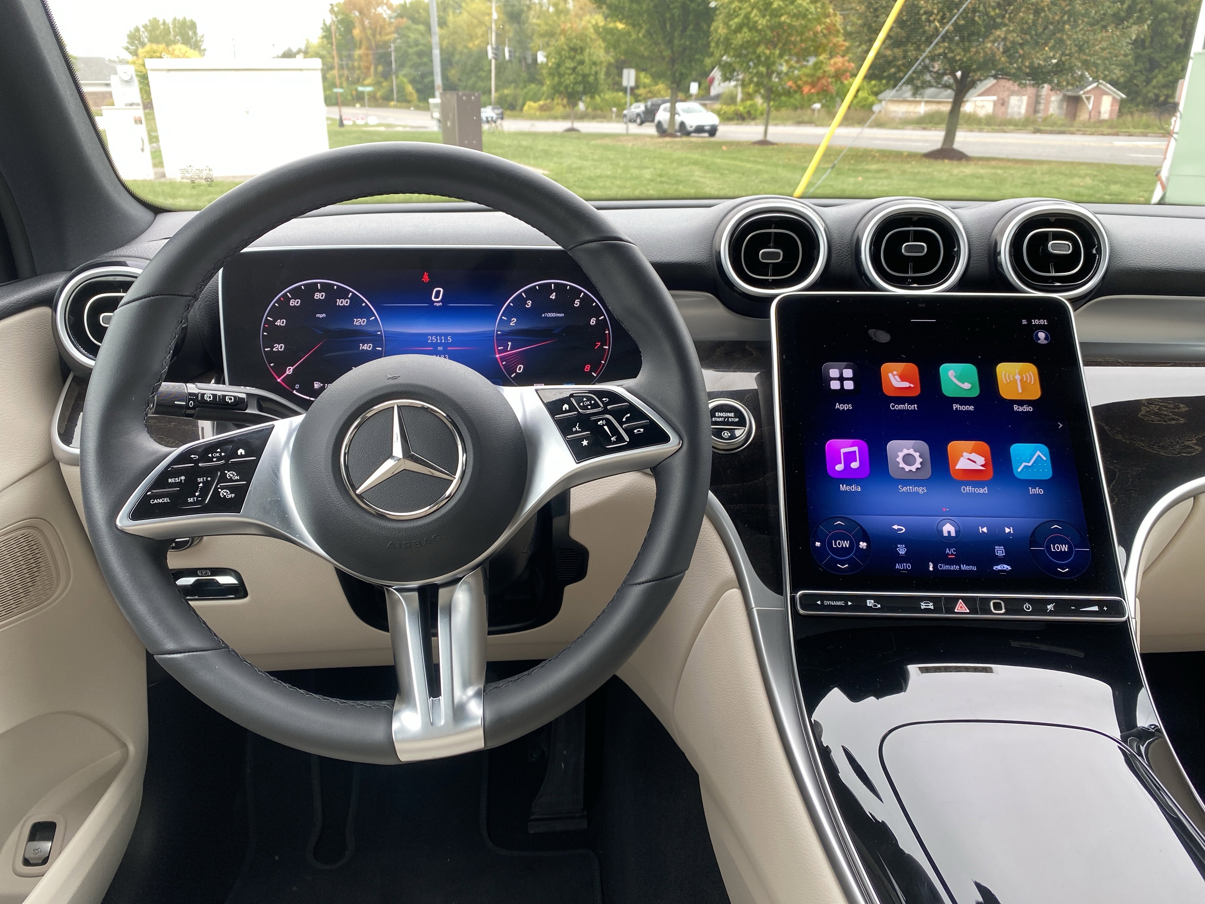 Used 2025 Mercedes-Benz GLC 300 4MATIC image 12