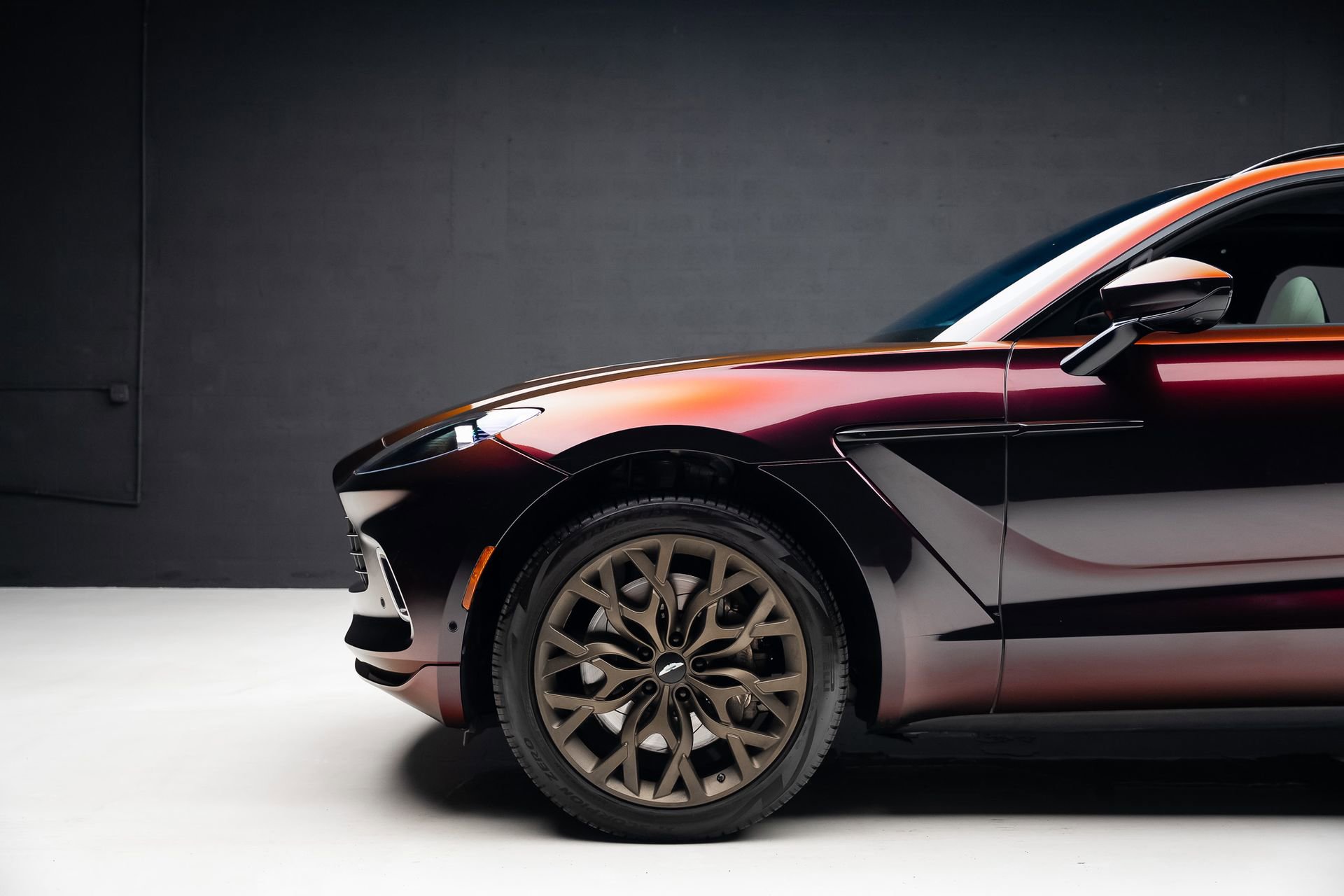 Used 2023 Aston Martin DBX AWD/4WD image 18