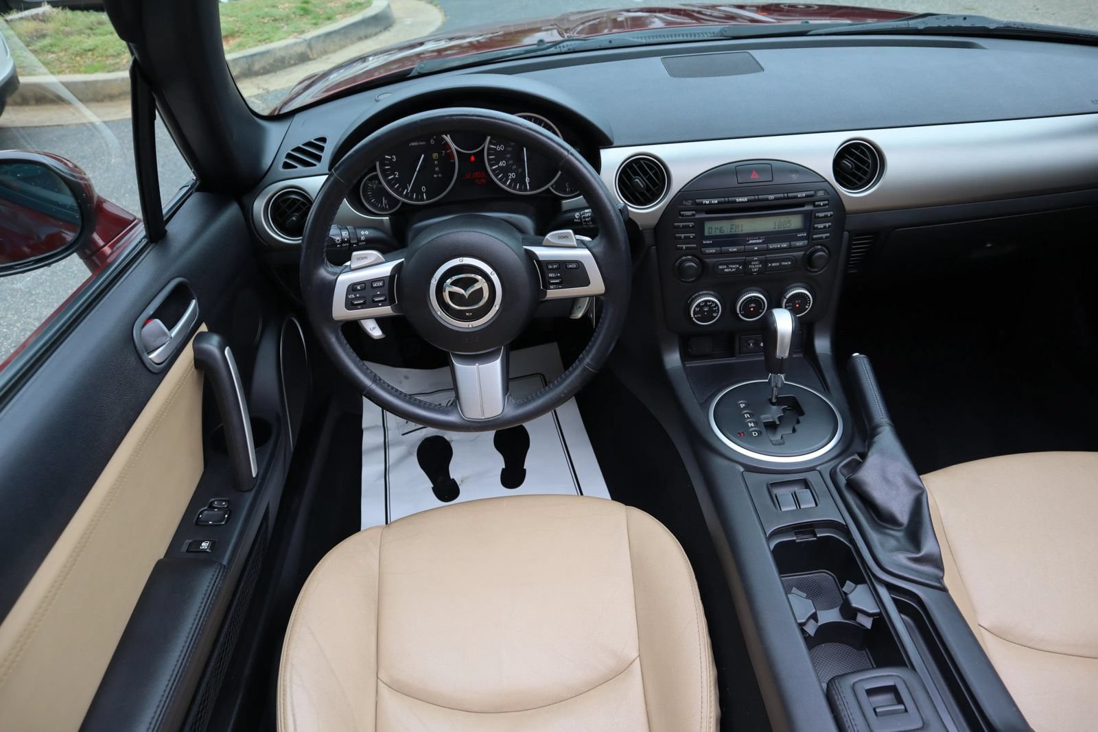 Used 2009 MAZDA MX-5 Miata Grand Touring RWD image 16