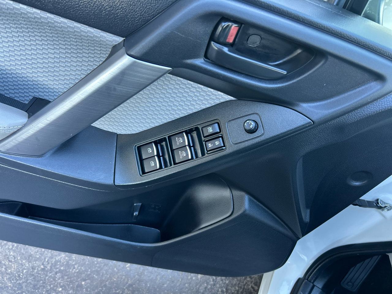 Used 2017 Subaru Forester 2.5i Premium w/ All-Weather Package image 8