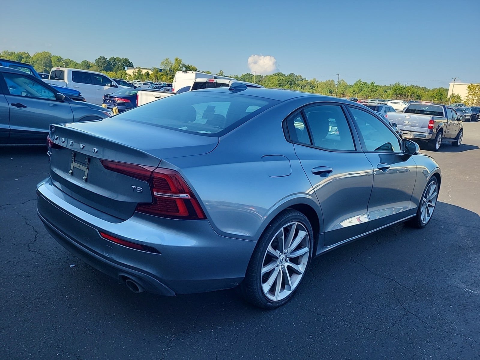 Used 2019 Volvo S60 T5 Momentum FWD image 4