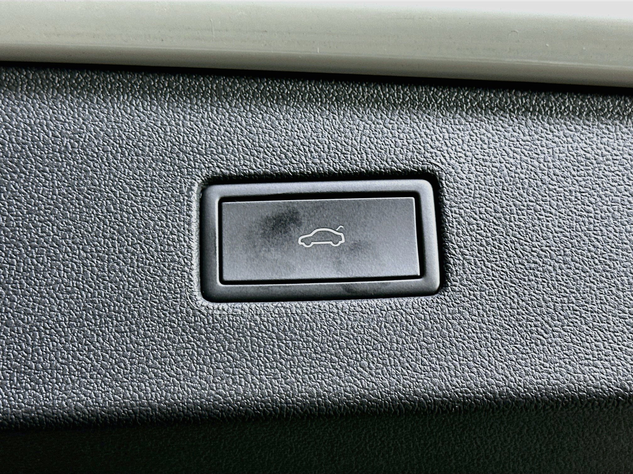 Used 2024 Volkswagen Tiguan SE w/ Panoramic Sunroof Package FWD image 30