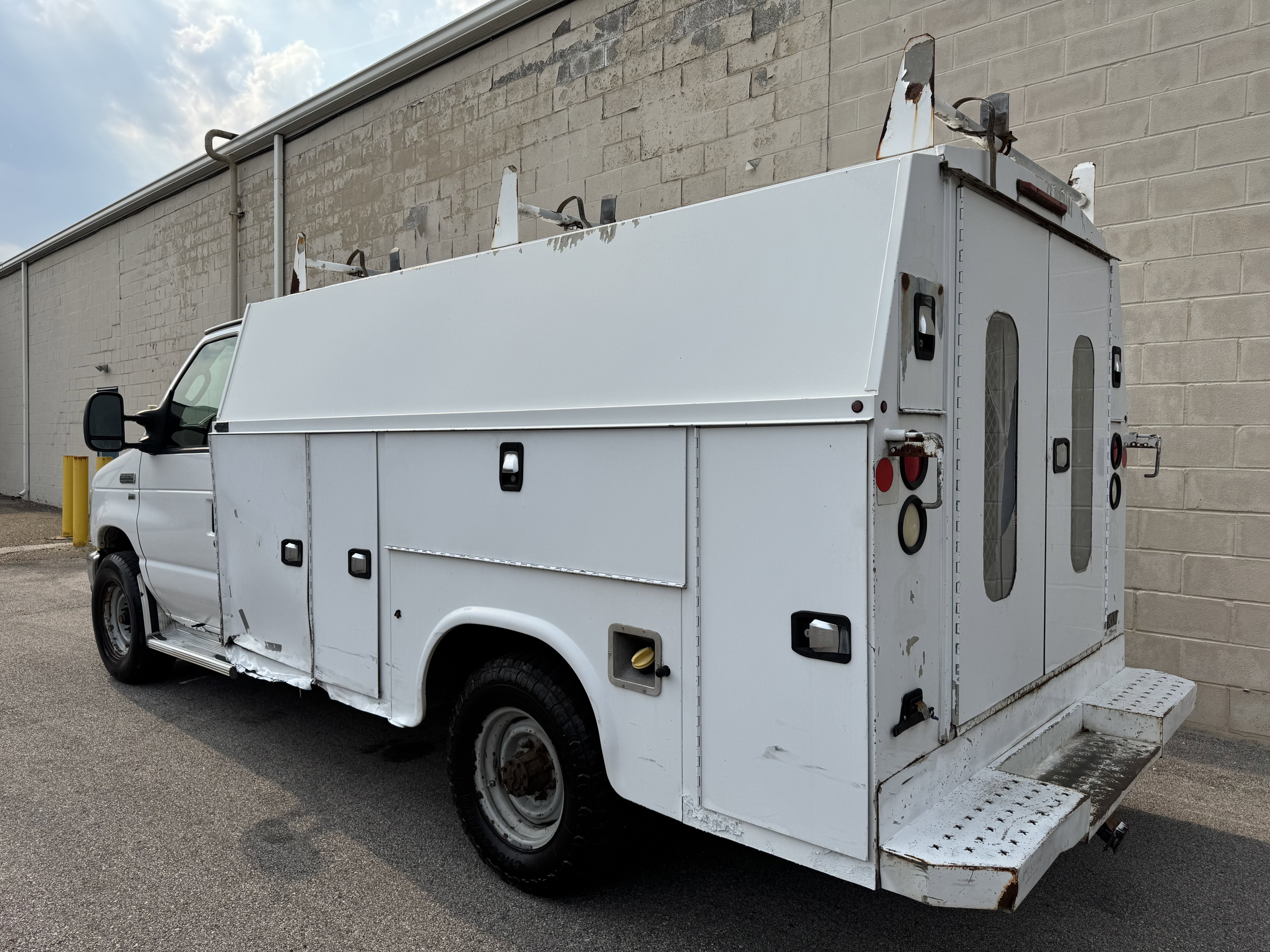 Used 2009 Ford E-350 and Econoline 350 Super Duty image 3