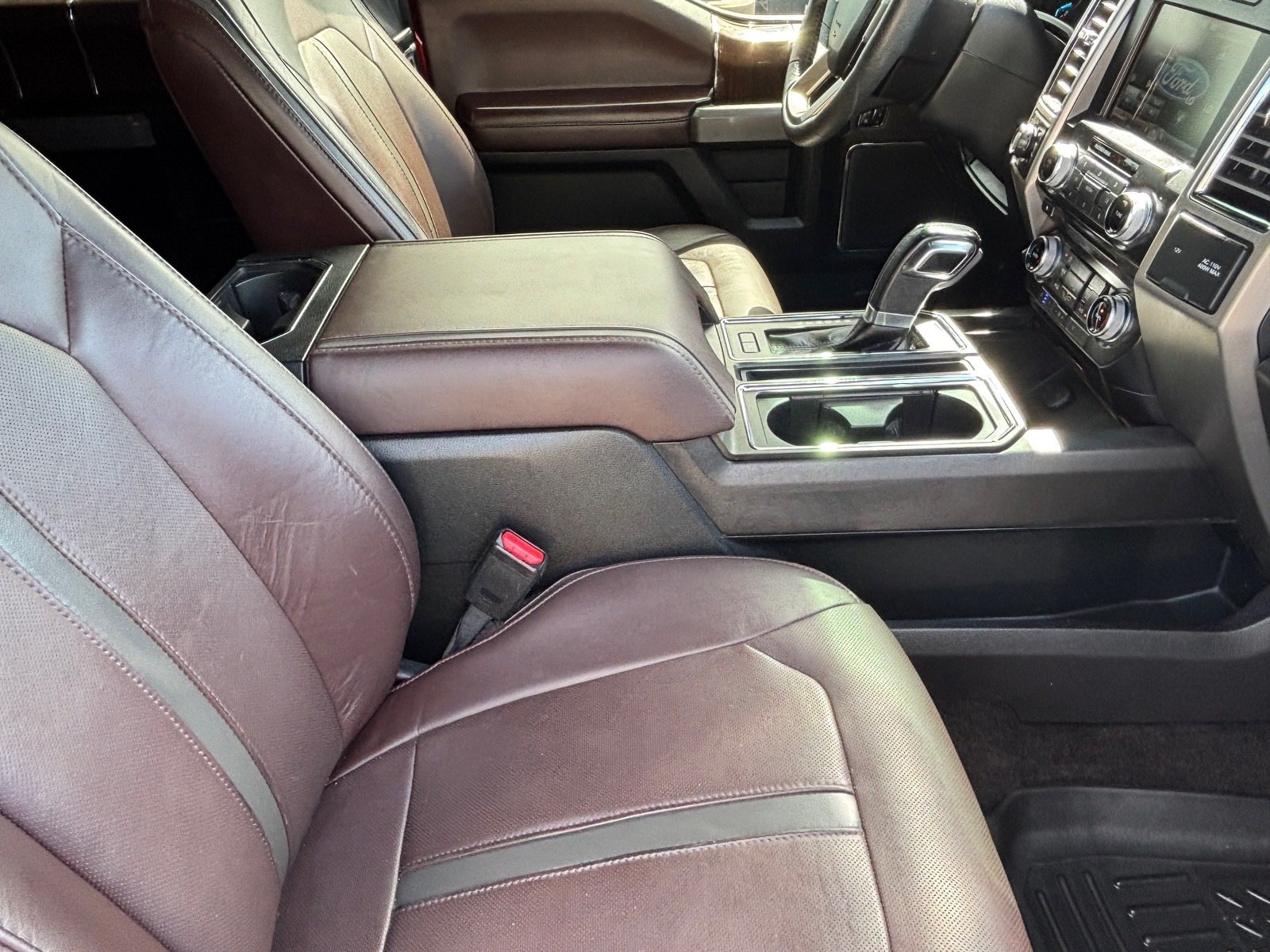 Used 2015 Ford F150 Platinum w/ Equipment Group 701A Luxury AWD/4WD image 31