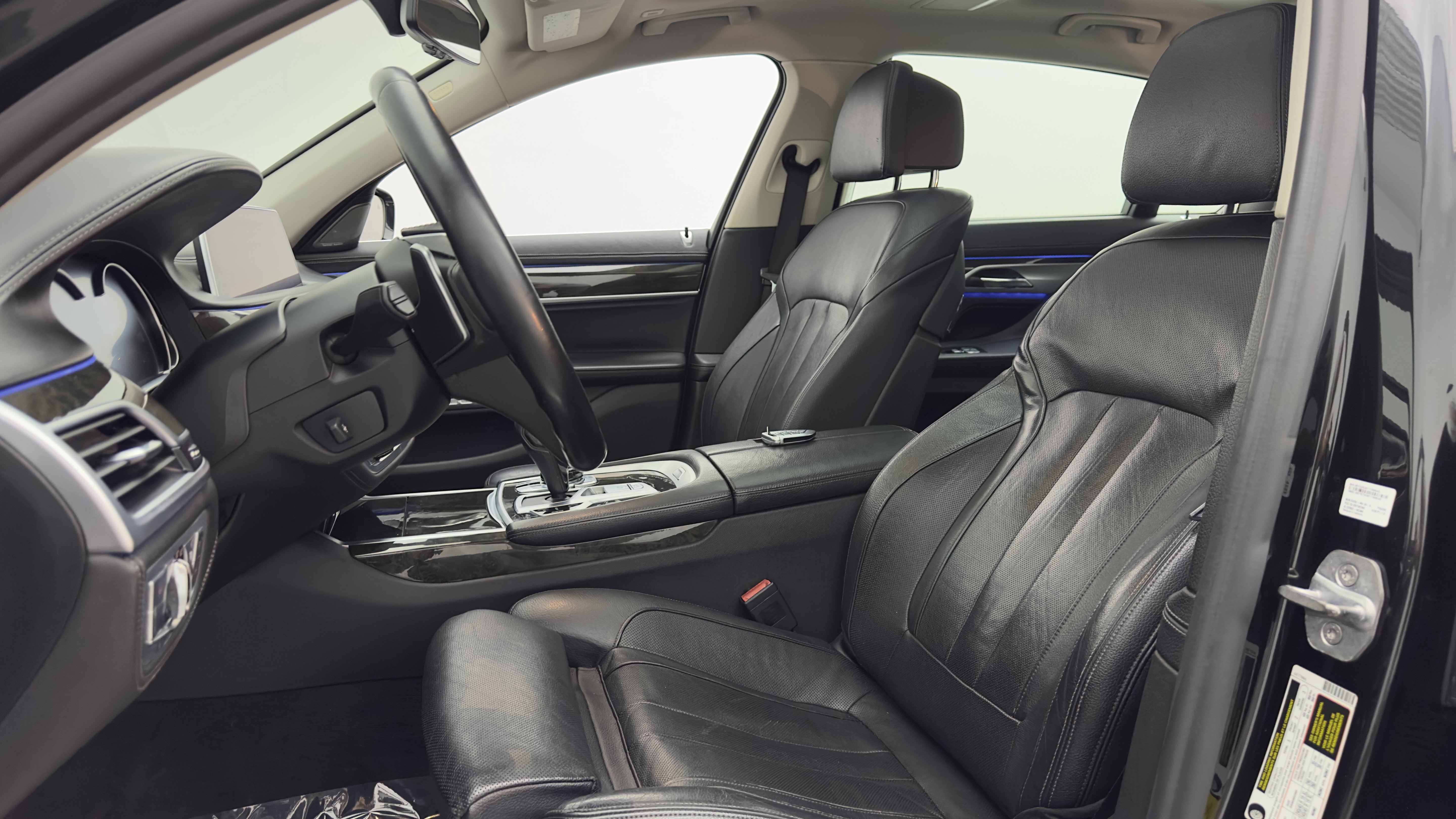 Used 2018 BMW 740i RWD image 19