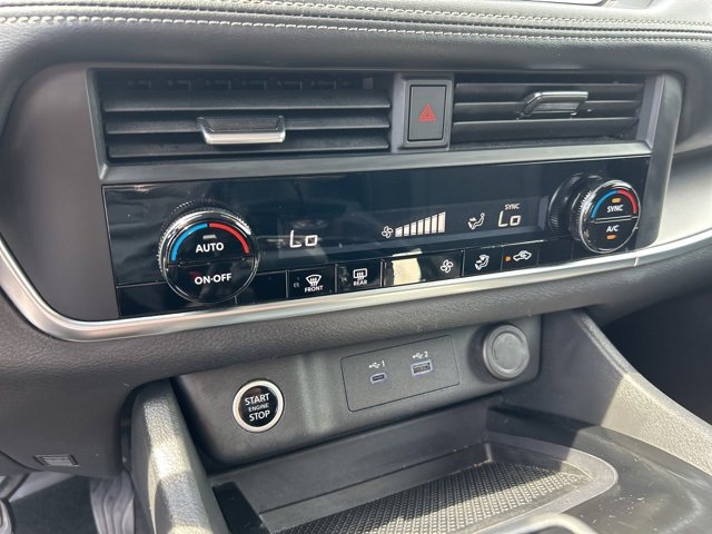 Used 2023 Nissan Rogue SV image 25