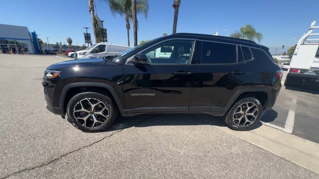 Used 2025 Jeep Compass Limited AWD/4WD image 5