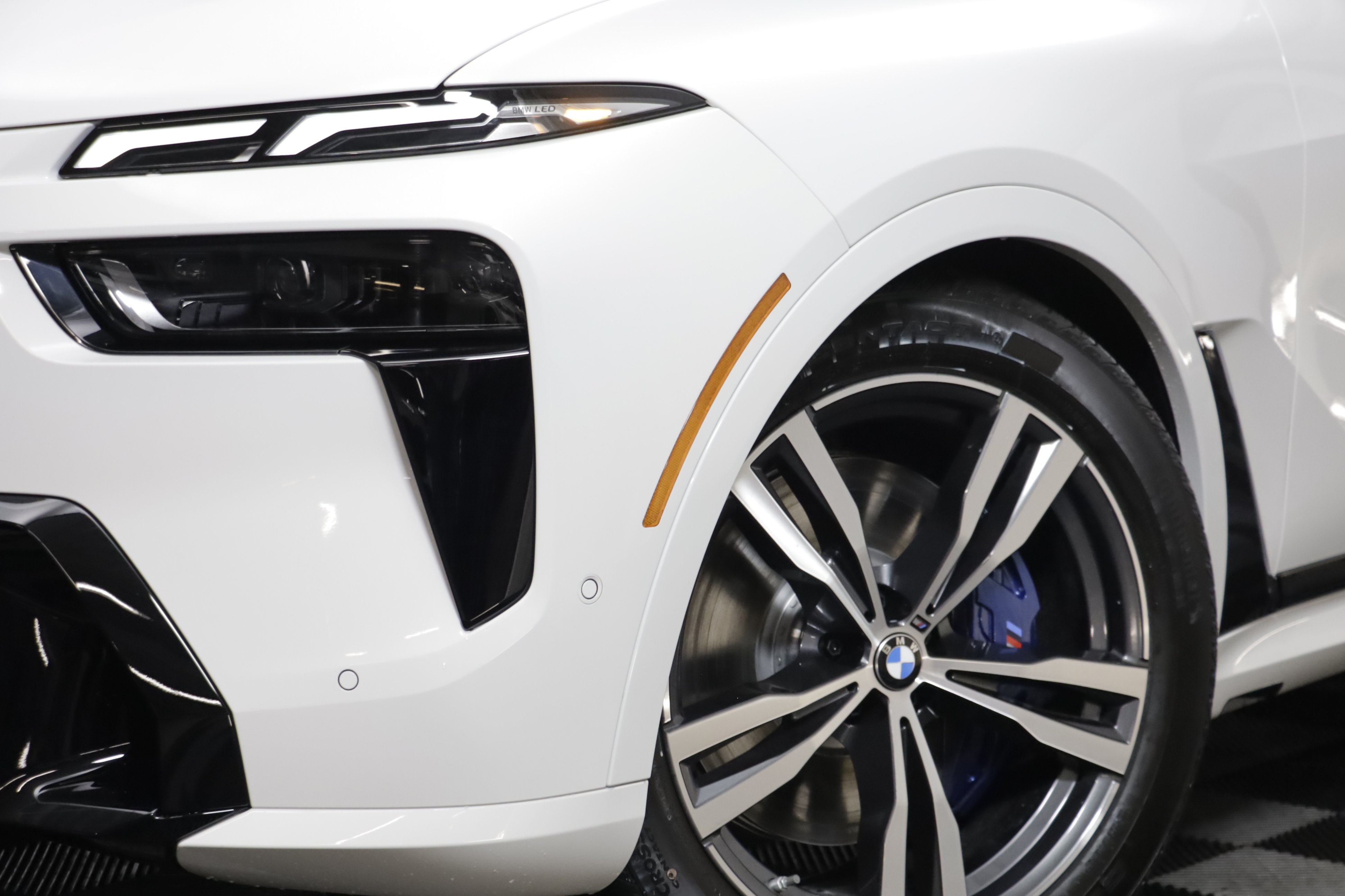 New 2027 BMW X7 xDrive40i w/ M Sport Package AWD/4WD image 4