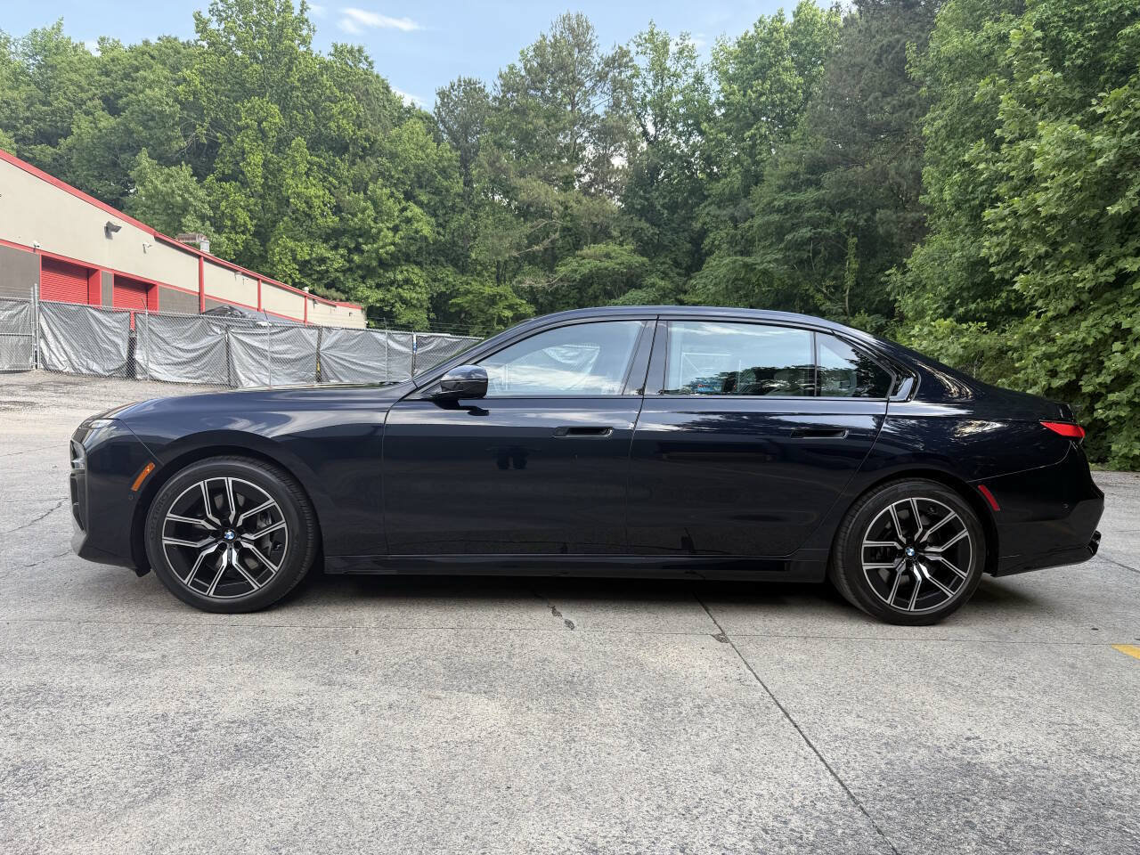 Used 2023 BMW 760i xDrive AWD/4WD image 2